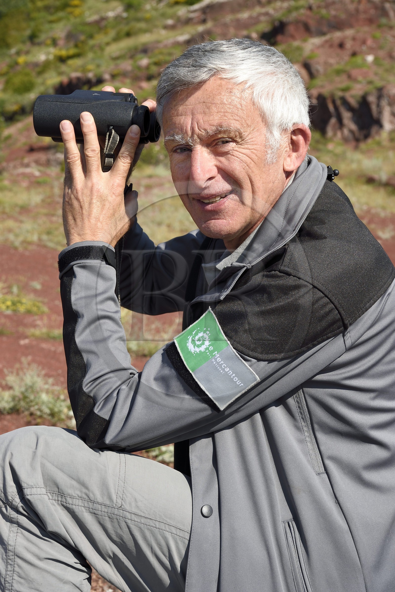 France, Alpes-Maritimes (06), Massif du Mercantour, site natura 2000, L'Ilion, sur les hauteurs des Gorges du Cians aux sols de pélite rouge, l'agent du parc Jean Louis Cossa