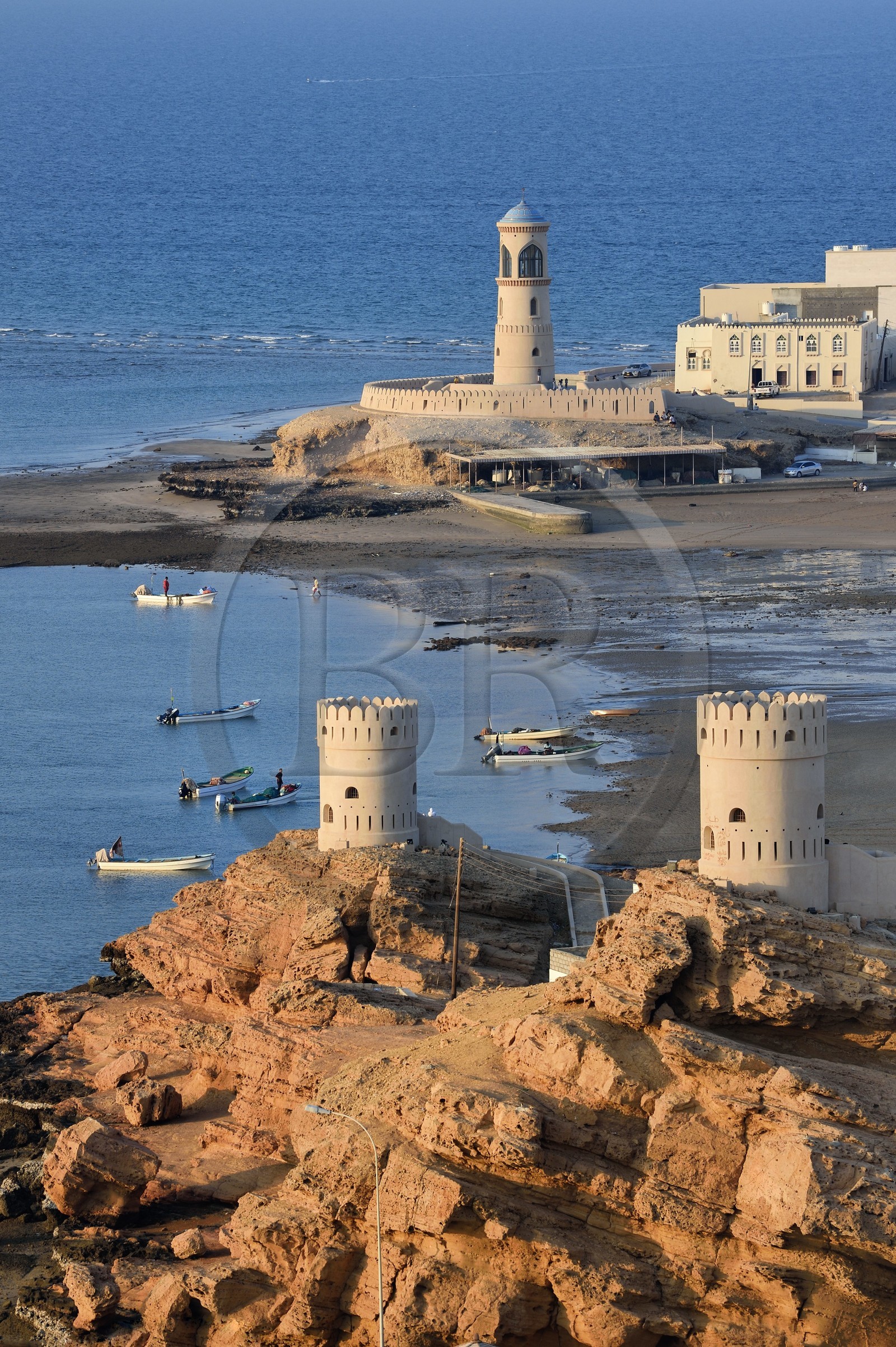 Sultanat d'Oman, gouvernorat de Ash Sharqiyah, ville et port de Sour, le vieux quartier de pêcheurs de Al Ayjah et son phare