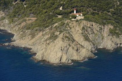 France, Var (83), Corniche des Maures, Le Lavandou, Cap Bénat, phare du Cap Blanc (vue aérienne)