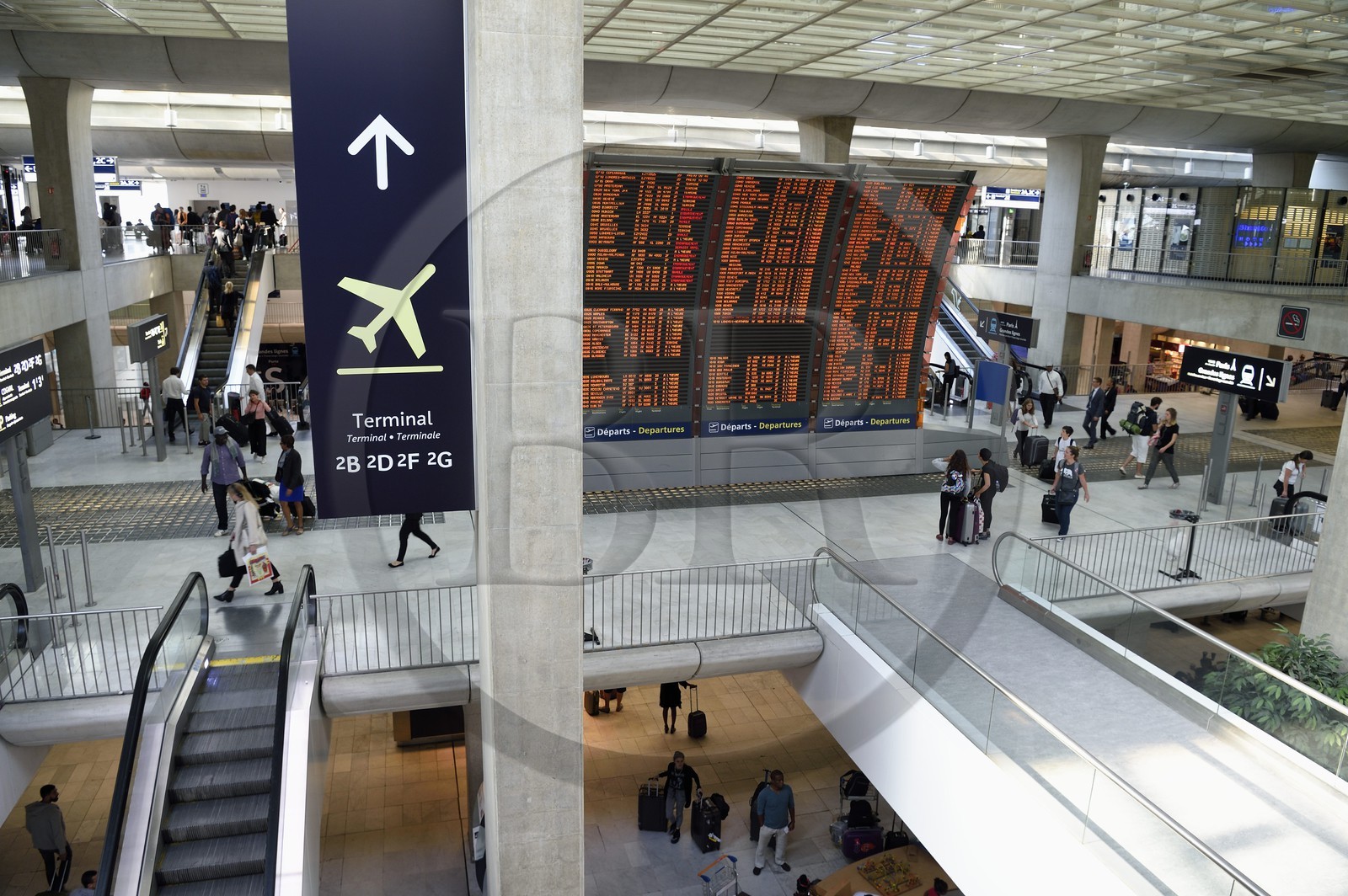 France, Val-d'Oise (95), Roissy, aéroport Charles de Gaulle, panneau d'affichage à la gare RER