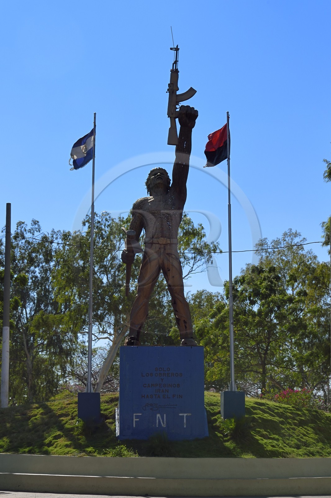 Nicaragua, Managua, Monument à la mémoire des soldats qui sont morts pendant la guerre civile au Nicaragua, statue du soldat Inconnu de la guérilla