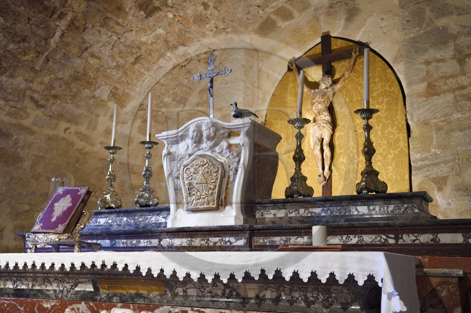 France, Vaucluse, Parc Naturel Regional du Luberon (Natural Regional Park of Luberon), Ansouis, labelled Les Plus Beaux Villages de France (The Most Beautiful Villages of France), Ansouis castle, the chapel and its altar