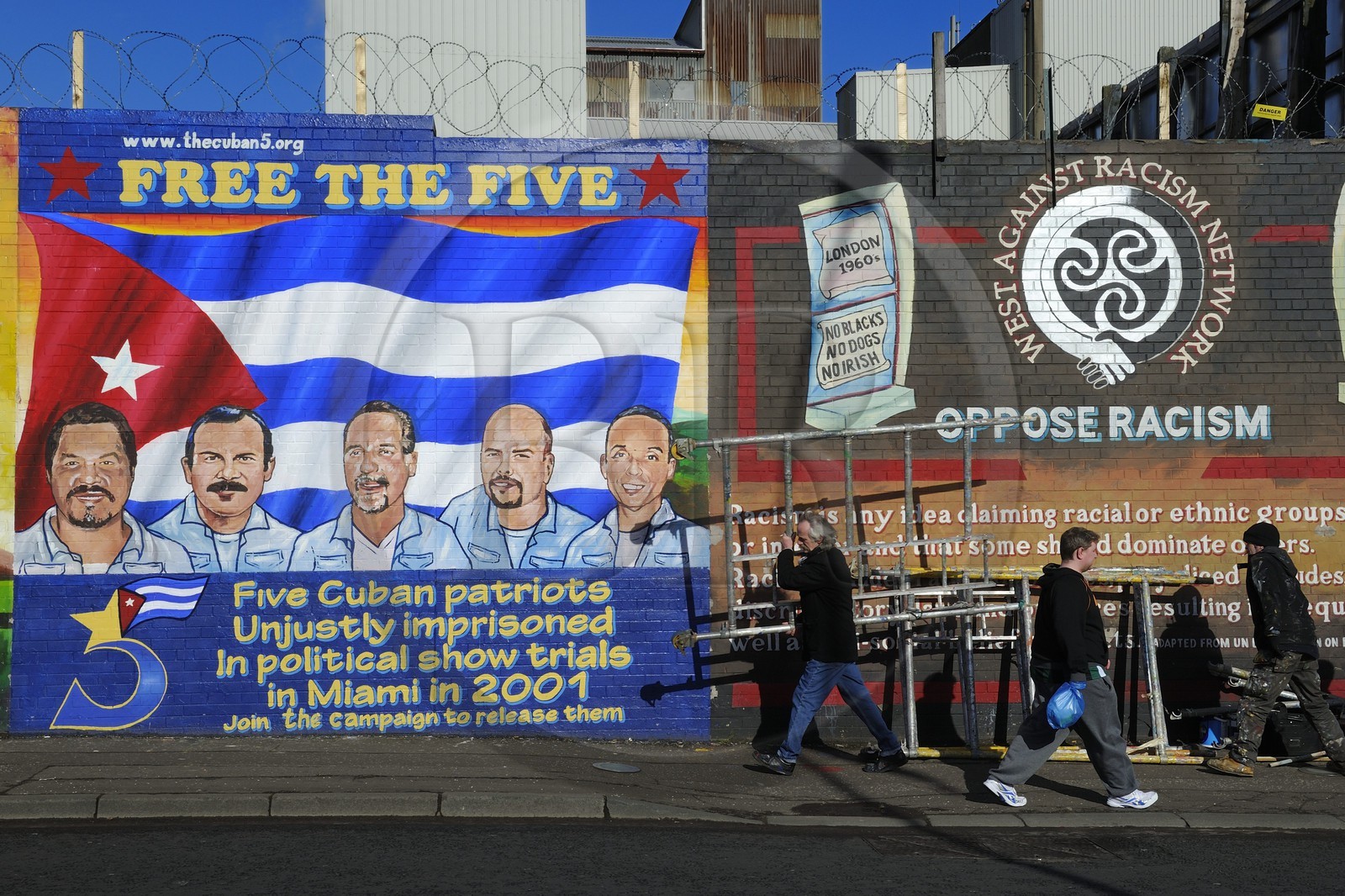 Royaume-Uni, Irlande du Nord, Belfast Ouest, le quartier catholique de Falls, International ou Solidarity Wall, peintures murales sur Falls Road