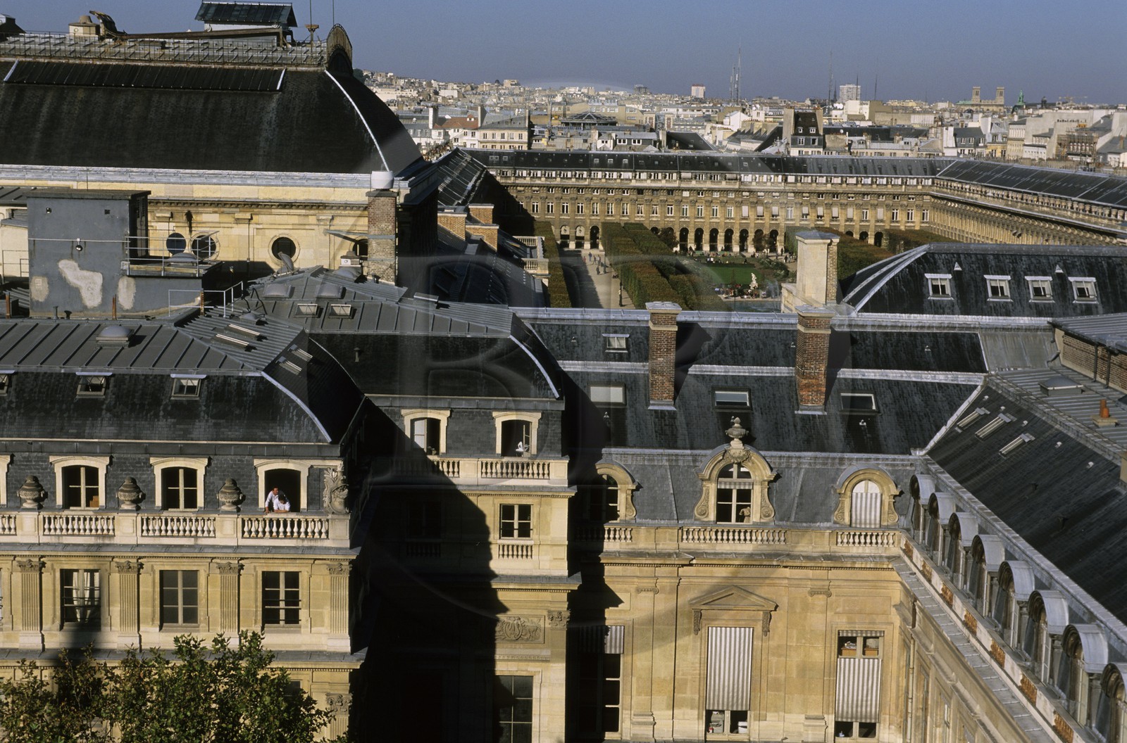 France, Paris (75), Palais Royal et jardin du Palais Royal entouré de galeries