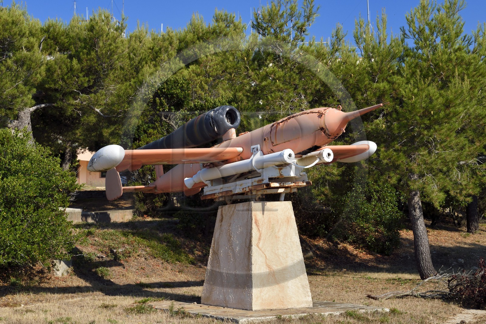 France, Var (83), Iles d'Hyères, Parc national de Port Cros, Ile du Levant, zone militaire, missile V1 qui a servi aux premiers essais après guerre