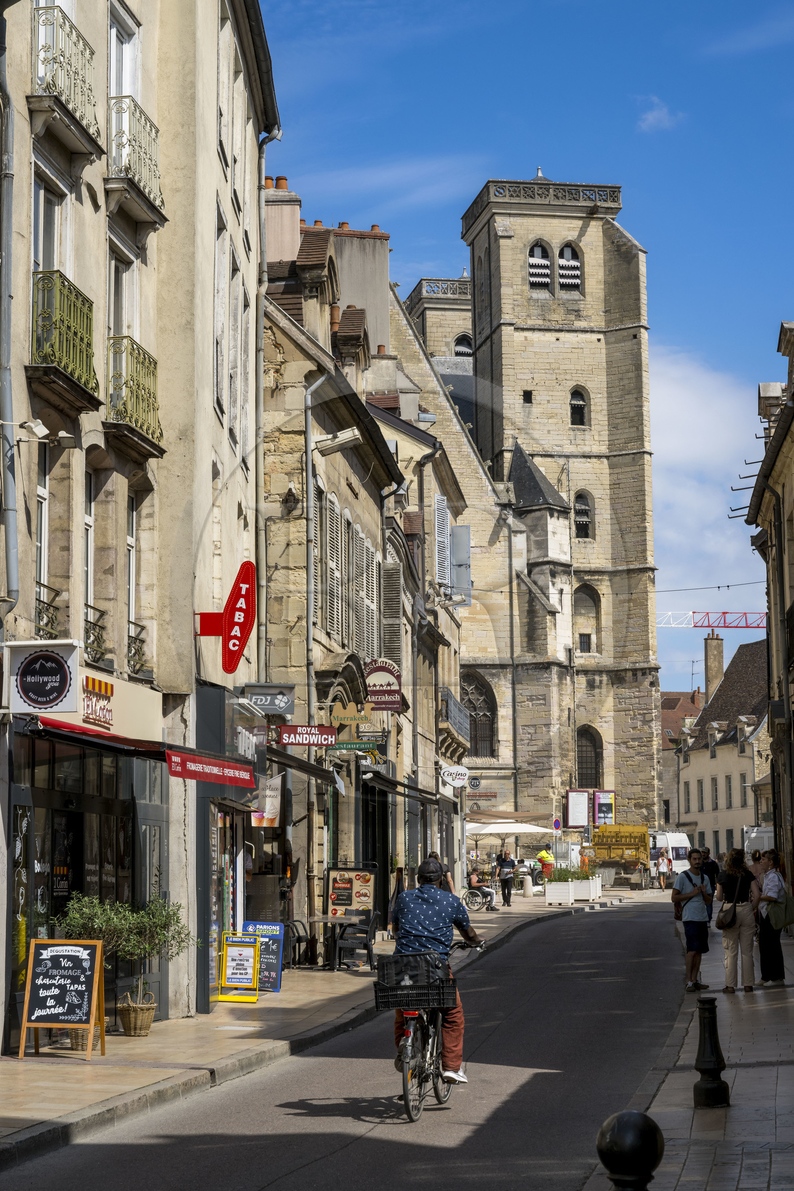 France, Côte-d'Or (21), Dijon, zone classée Patrimoine Mondial de l'UNESCO, la rue Monge nouvel axe majeur entre le centre historique et la Cité Internationale de la Gastronomie et du Vin