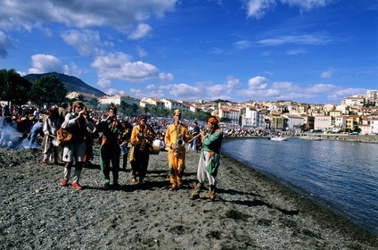 France, Pyrénées-Orientales (66), Banyuls-sur-Mer, fête des vendanges sur la plage