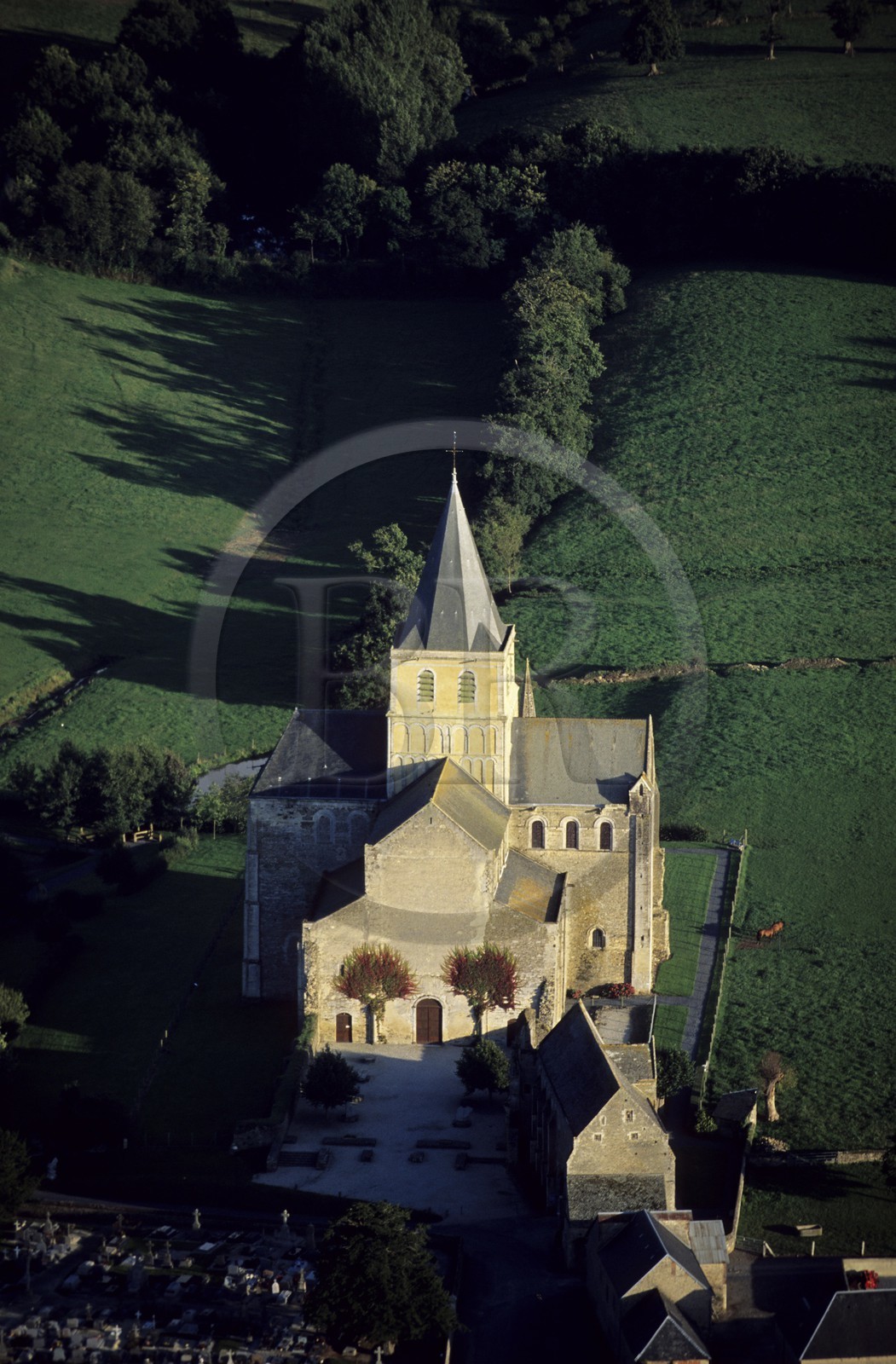 France, Manche (50), l'ancienne abbaye de Cerisy-la Forêt, (vue aérienne)