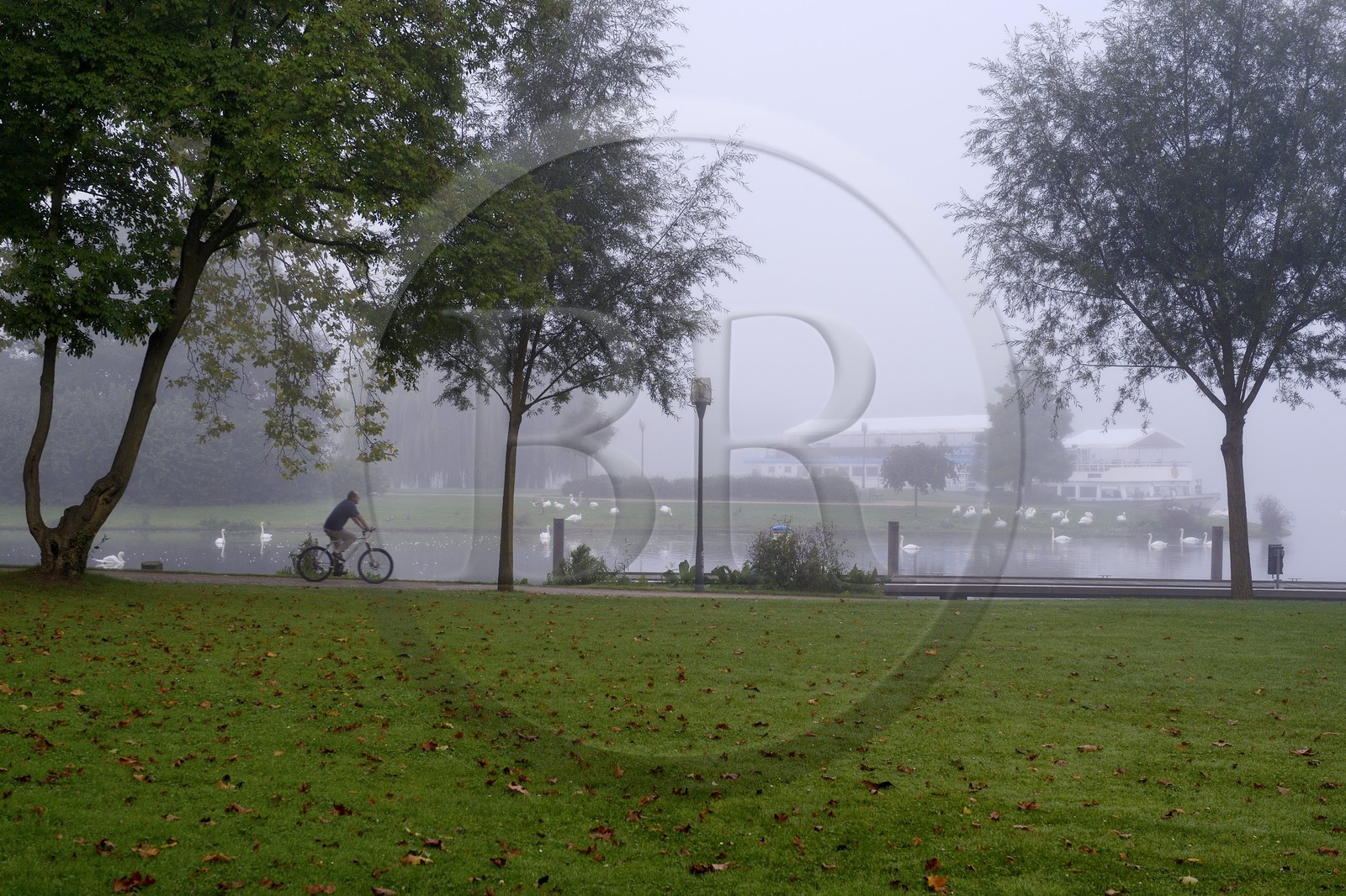 France, Moselle (57), Metz, le jardin des Régates bordé par la Moselle