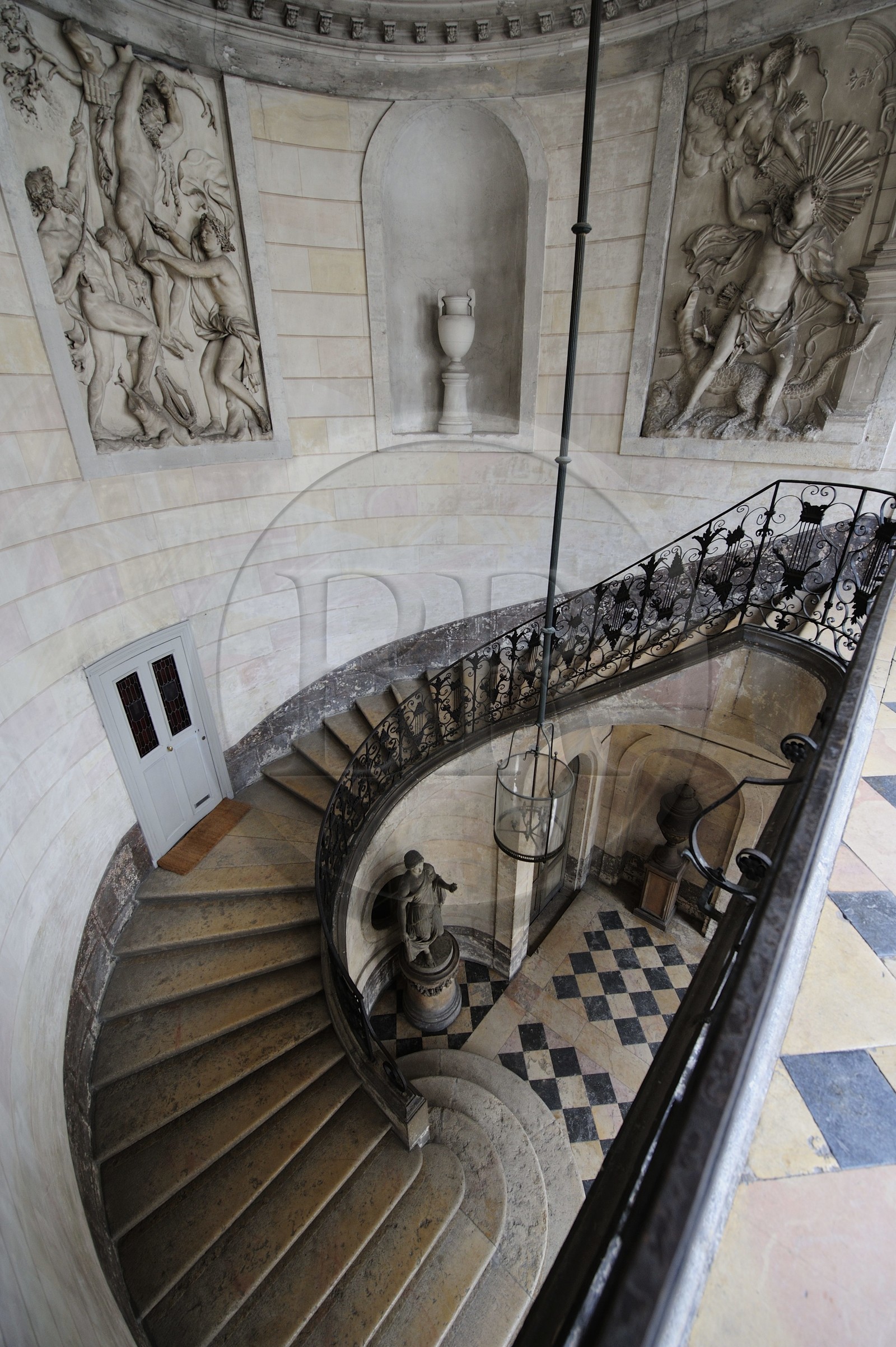 France, Côte d'Or (21), Dijon, escalier d'honneur de l'Hôtel particulier Le Compasseur au 3 rue Berbisey