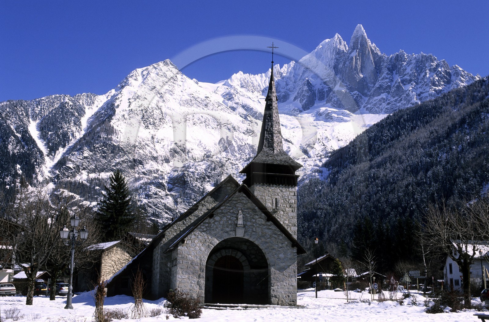 France, Haute-Savoie (74), vallée de Chamonix, chapelle du village des Praz-de-Chamonix au pied de l' Aiguille verte