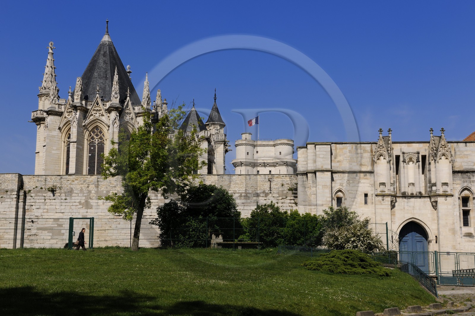 France, Val de Marne, Vincennes, Chateau de Vincennes, the Tour des Salves (gate) on the right, the dungeon in the center and the Sainte Chapelle left