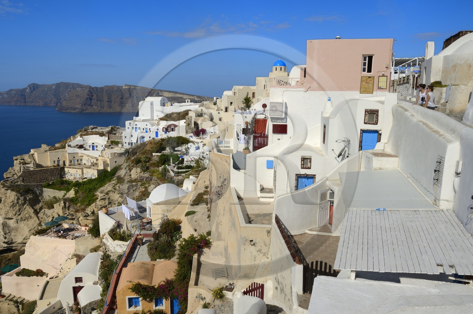 Grèce, Les Cyclades, mer Égée, île de Santorin (Thira ou Théra), le village de Oia qui surplombe la Caldera