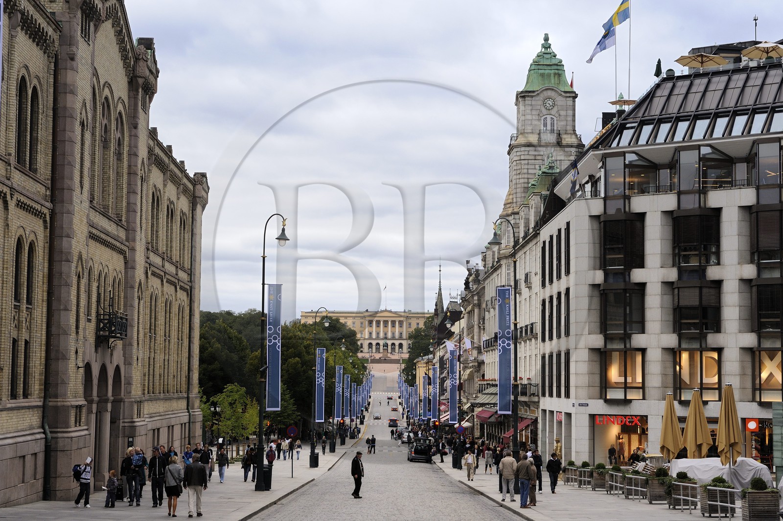 Norway, Oslo, the Royal Palace at the end of Karl Johans Gate, one of the major shopping street of the town
