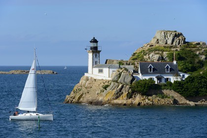 France, Finistère (29), baie de Morlaix, Carantec,  maison-phare de l'Ile Louet (aussi une maison d'hôtes en saison estivale)