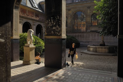 France, Paris (75), Ecole des Beaux-arts, la cour du Murier, aménagée dans l'ancien cloitre de l'église des Petits Augustins