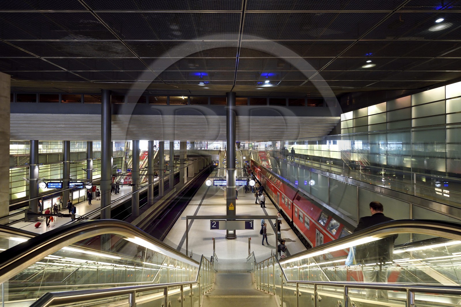 Allemagne, Berlin, Potsdamer Platz, accès à la station de metro U Bahn et gare