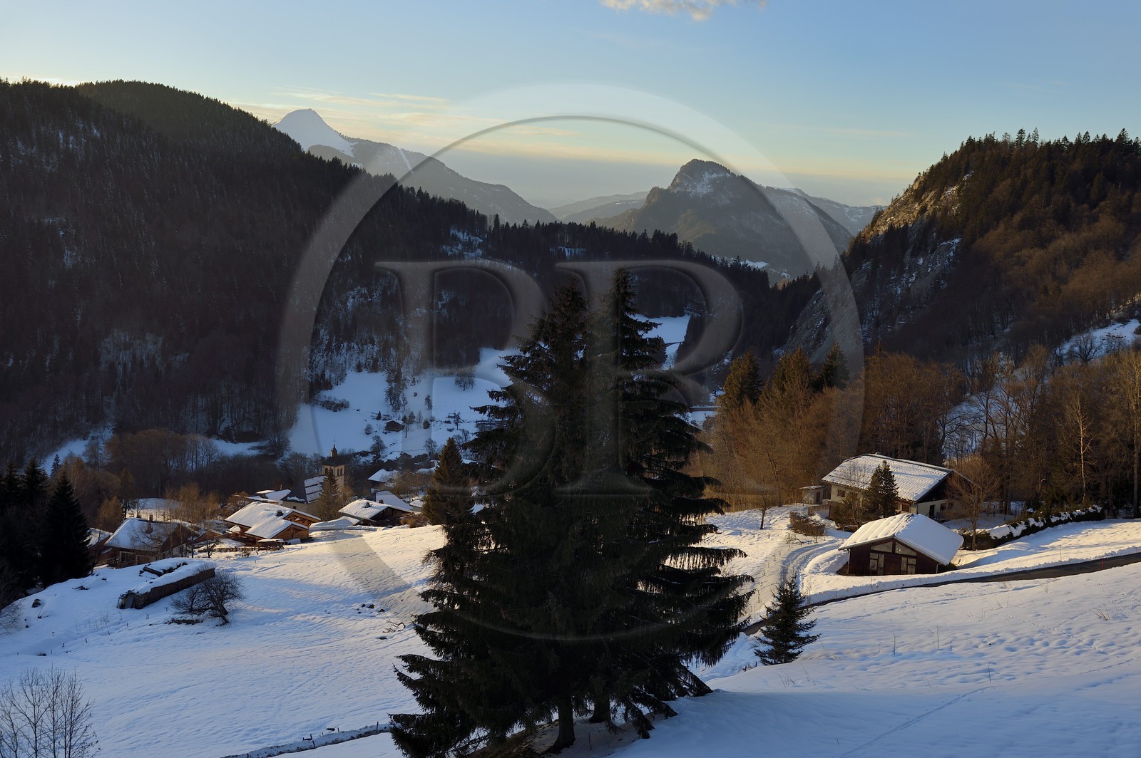 France, Haute Savoie, Les Carroz d'Araches ski resort, Araches la Frasse village