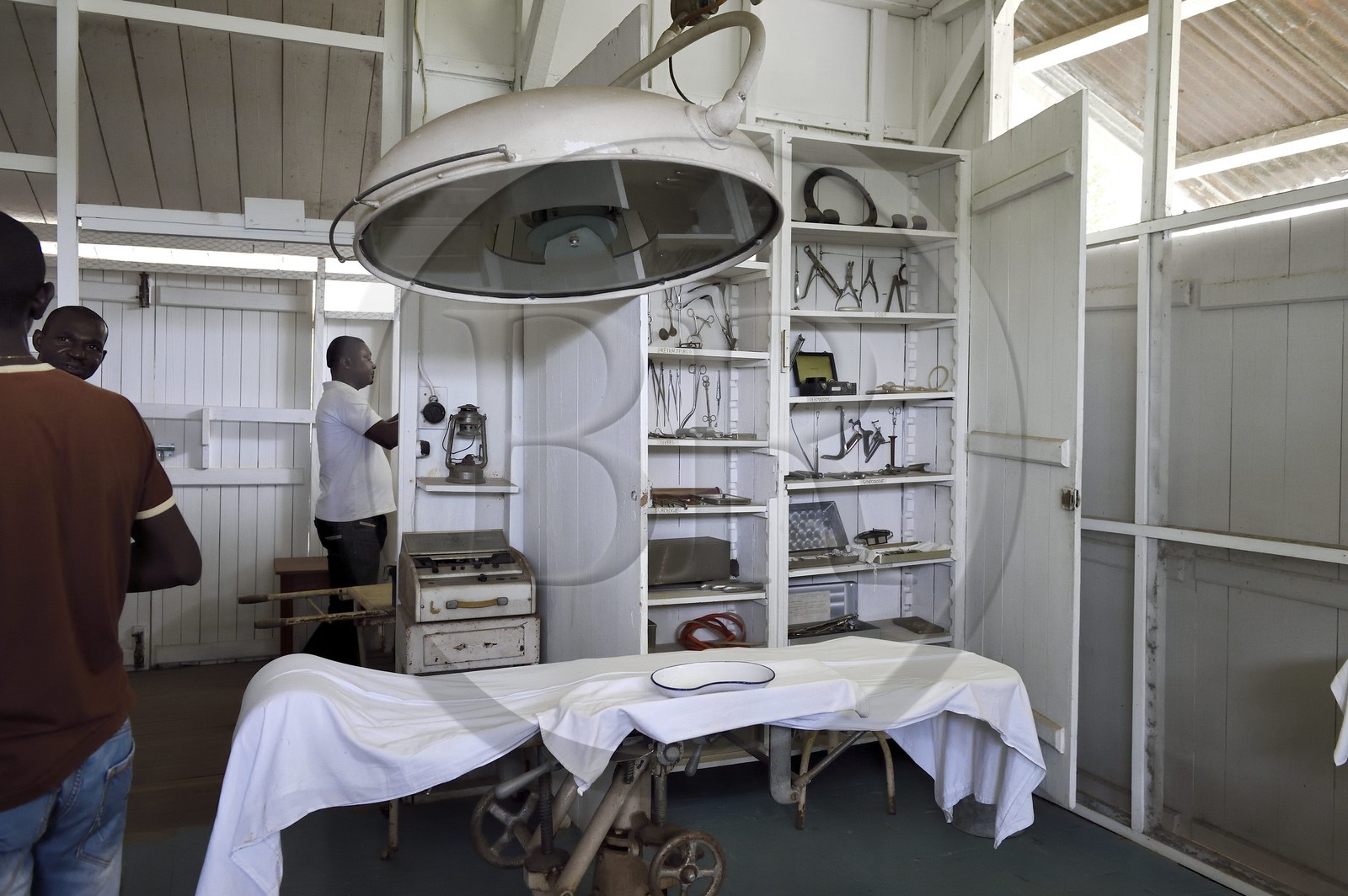 Gabon, Province du Moyen-Ogooué, Lambaréné, l'ancien Hopital Albert Schweitzer devenu musée, la Grande Pharmacie (policlinique), la salle de chirurgie