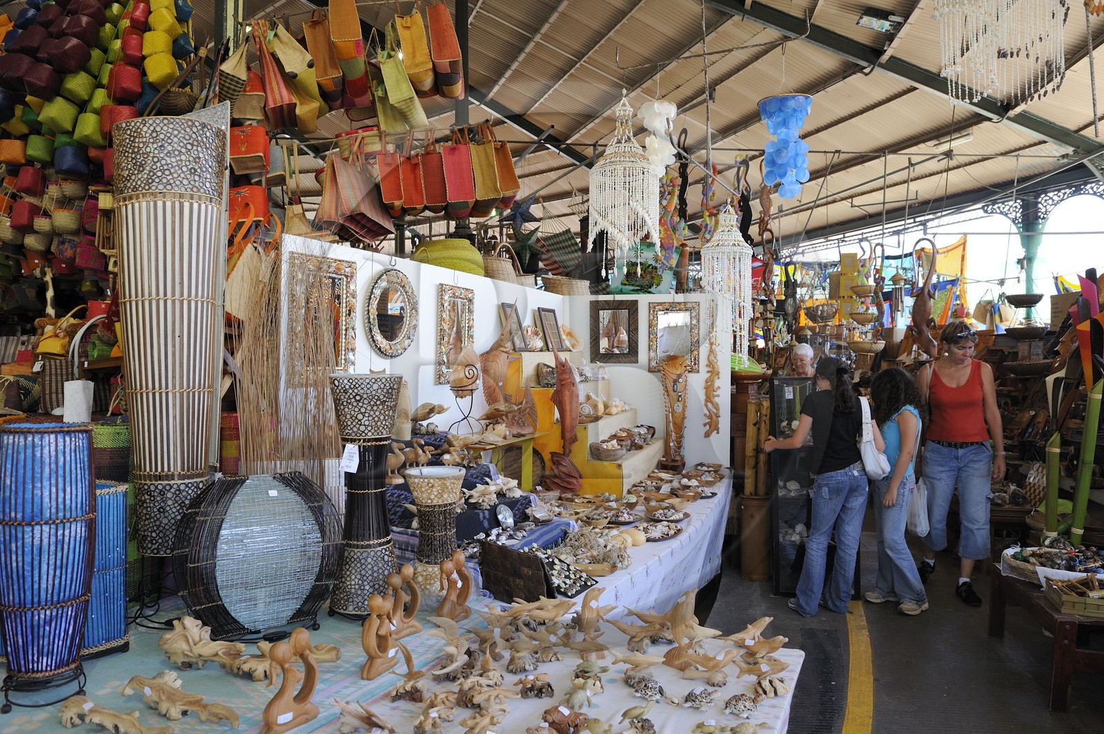 France, île de la Réunion, ville de Saint-Pierre, le marché couvert artisanal