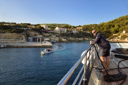 Croatia, Dalmatia, Dalmatian coast, Bisevo Island, arrival of the boat in port