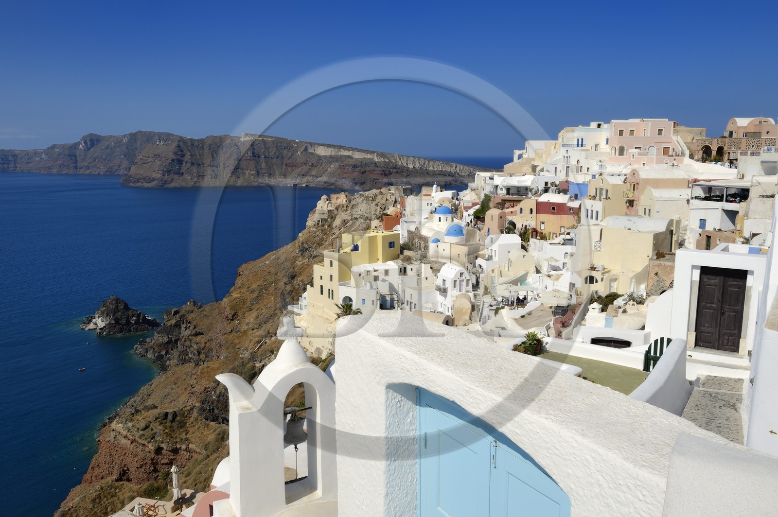 Grèce, Les Cyclades, mer Égée, île de Santorin (Thira ou Théra), le village de Oia qui surplombe la Caldera