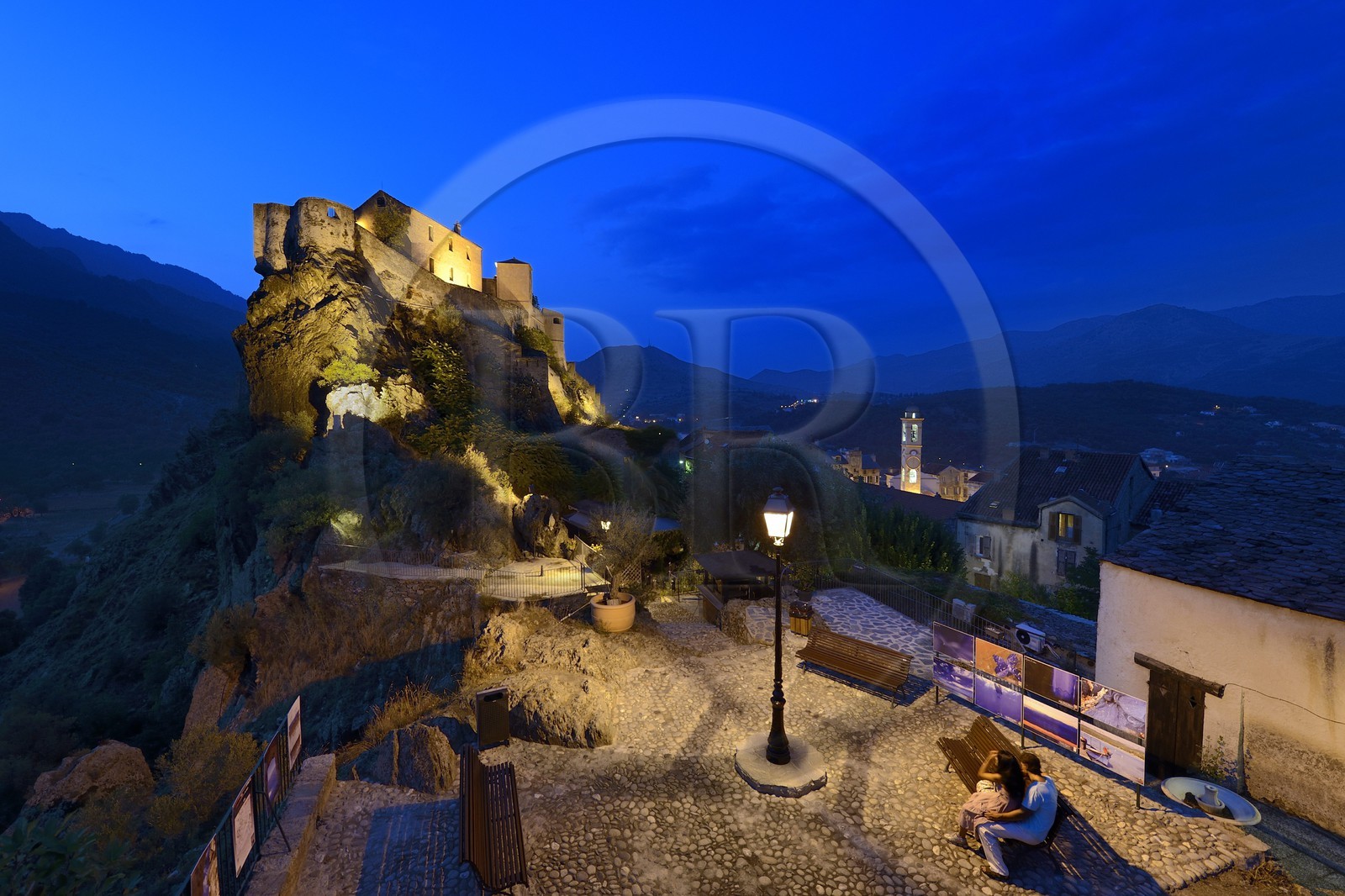 France, Haute-Corse (2B), Corte, la citadelle du XVe siècle domine la ville, vue depuis le belvédère sur le Nid d'Aigle