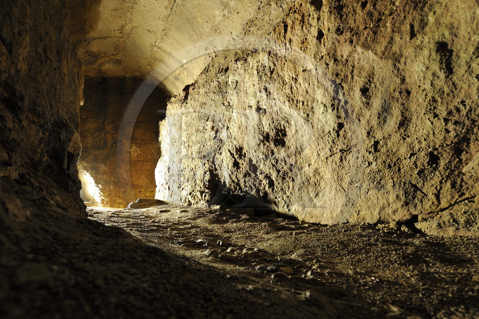 France, Vosges (88), Epinal, lavoir Saint Goëry de la fin du 15e siècle, la source à l'arrière