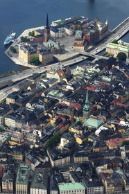 Suède, Stockholm, ile de Gamla Stan (vieille ville) et l'Ile des Chevaliers (Riddarholmen) en arrière plan (vue aérienne)