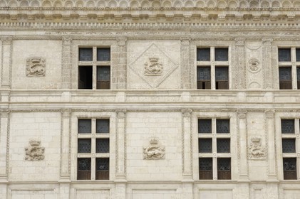 France, Loir-et-Cher (41), vallée de la Loire classée au Patrimoine Mondial de l'UNESCO, château de Blois, aile François 1er, façade de la cour