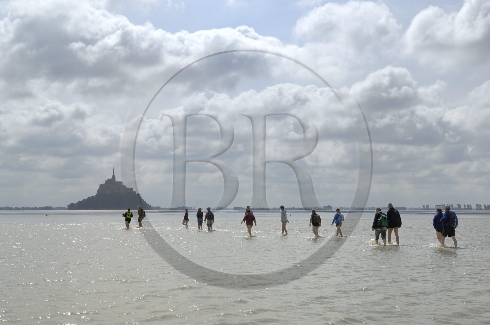 France, Manche (50), traversée à pied de la Baie du Mont Saint-Michel, classé Patrimoine Mondial de l' UNESCO