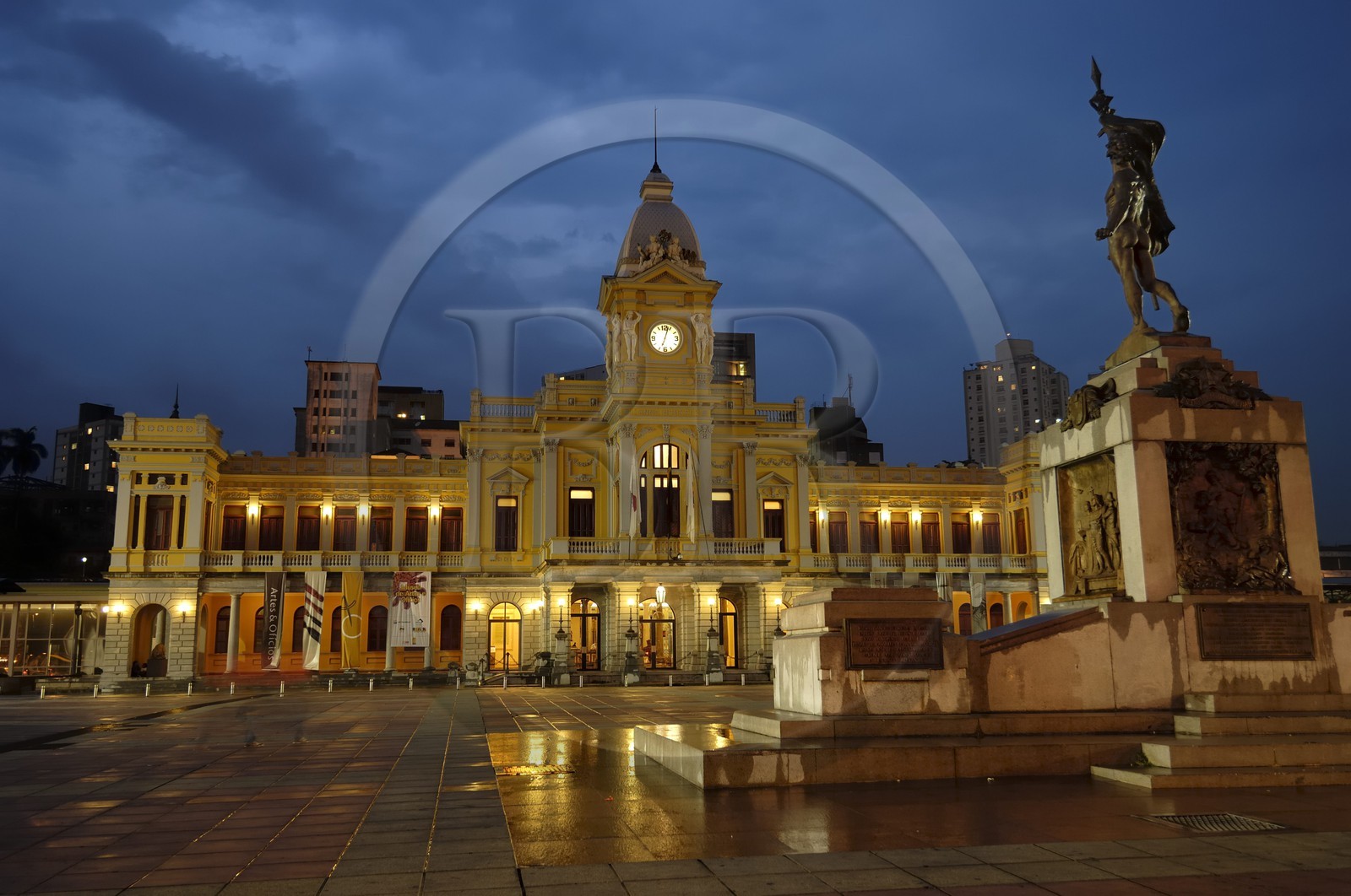 Brazil, Minas Gerais state, Belo Horizonte, Museu de Artes e Oficios (Arts and Crafts Museum), the former central train station
