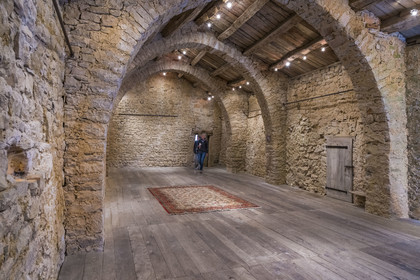 France, Aveyron (12), parc naturel régional des Grands Causses, le fort cistercien de Saint-Jean-d’Alcas, salle refuge au dessus de l'église fortifiée