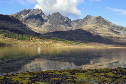 Royaume-Uni, Ecosse, région des Highlands, les Hébrides, Ile de Skye, le Loch Slapin vers Torrin et les montagnes des Red Cuillin