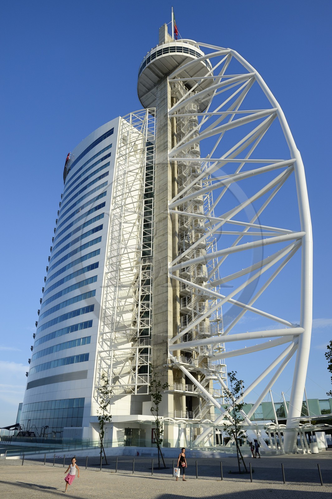 Portugal, Lisbonne, Parque das Nações (Parc des nations) construit pour l'exposition universelle de 1998, la Tour Vasco de Gama hebergeant l'hotel Myriad by SANA Hotels