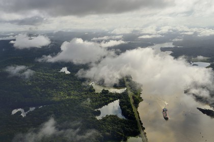 Panama, Canal de Panama à Gamboa et la forêt tropicale (vue aérienne)
