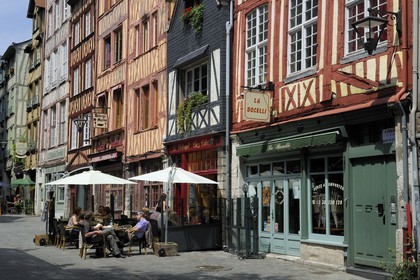 France, Seine-Maritime (76), Rouen, la rue médiévale Martainville qui longe l'église Saint-Maclou