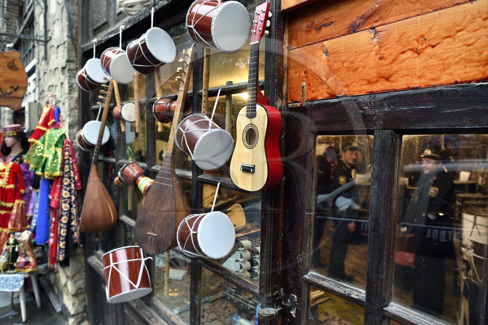 Azerbaïdjan, Sheki (Shaki), magasin d'instruments de musique