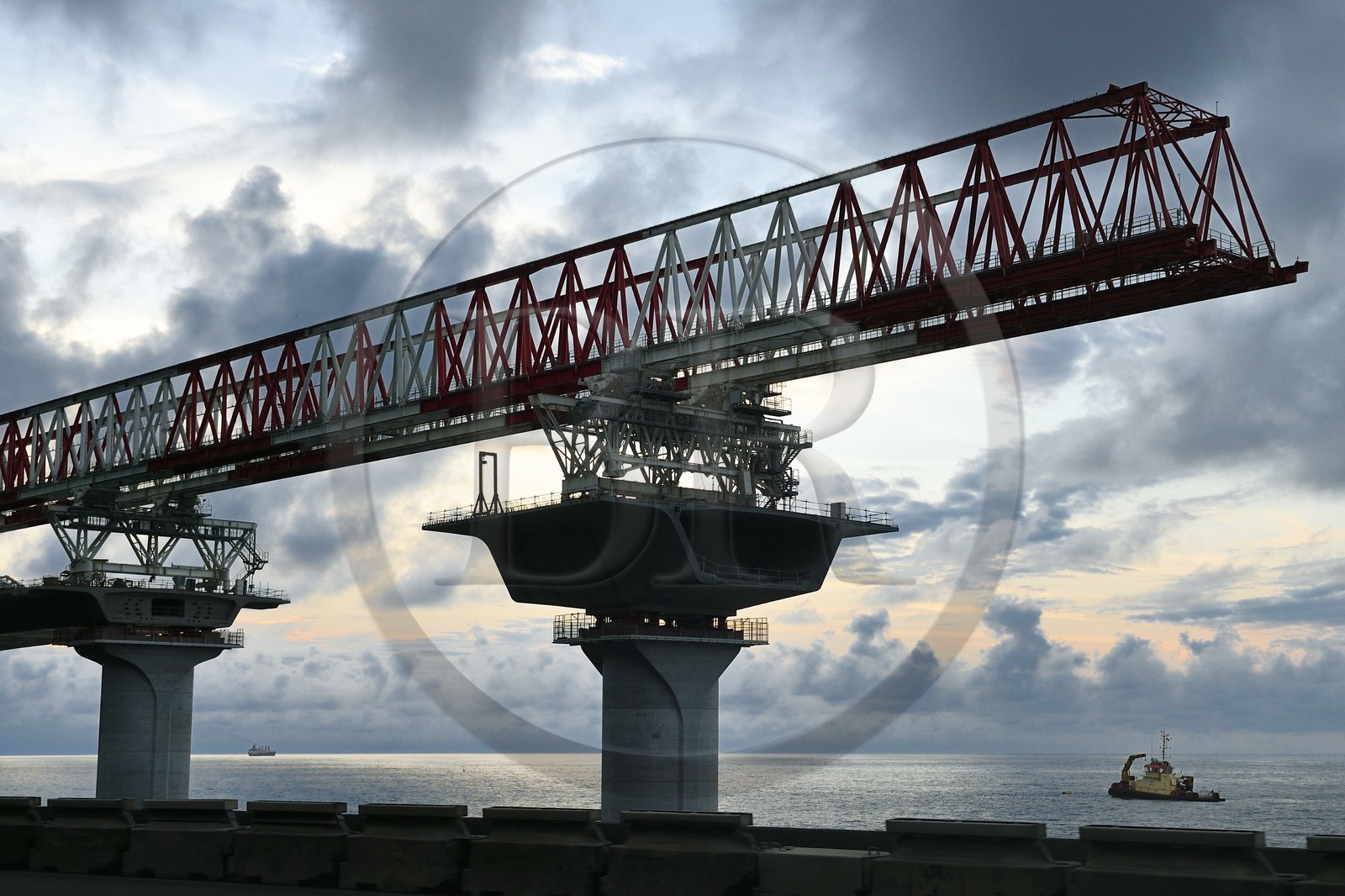 France, Ile de la Reunion, La Possession, chantier de la Nouvelle Route du Littoral (NRL), viaduc maritime long de 5,4 km entre la capitale Saint-Denis et le principal port de commerce à l’Ouest