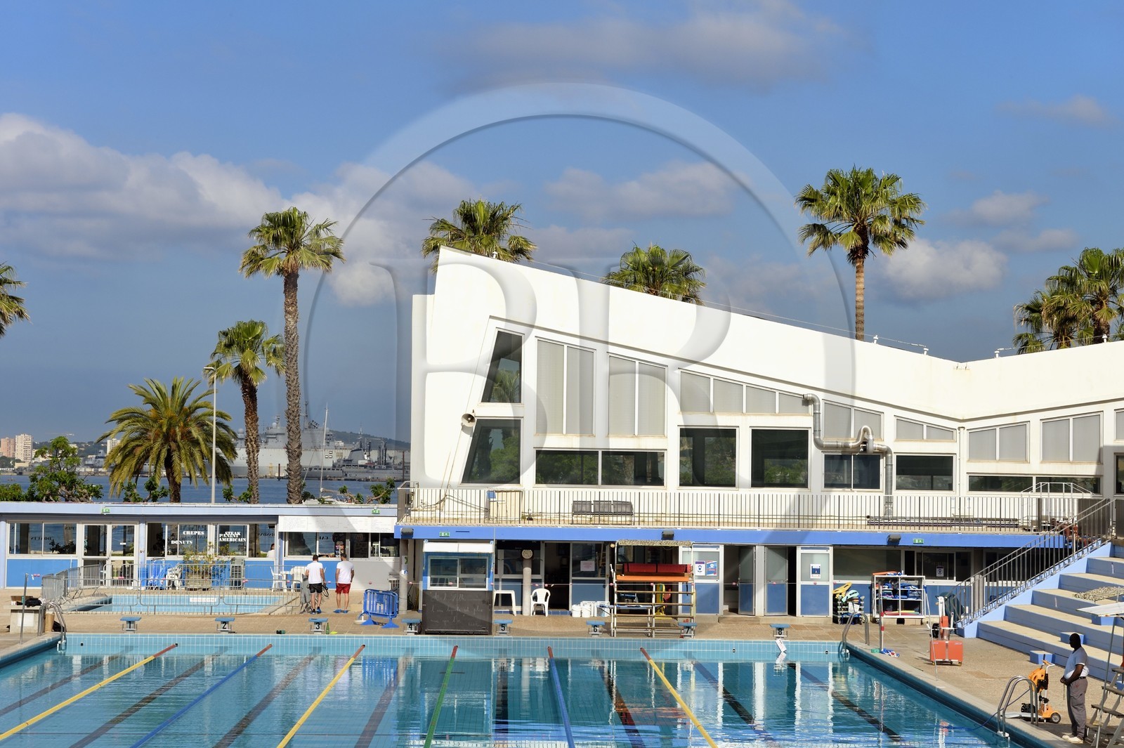 France, Var (83), Toulon, la piscine du Port Marchand (1970-1972) de l'architecte Alfred Ludovic Henry