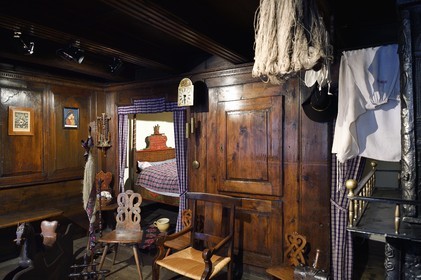 France, Bas-Rhin (67), Strasbourg, vieille ville classée au Patrimoine Mondial de l’UNESCO, Musée alsacien (musée d'arts et traditions populaires), la Stub (la pièce à vivre) paysanne