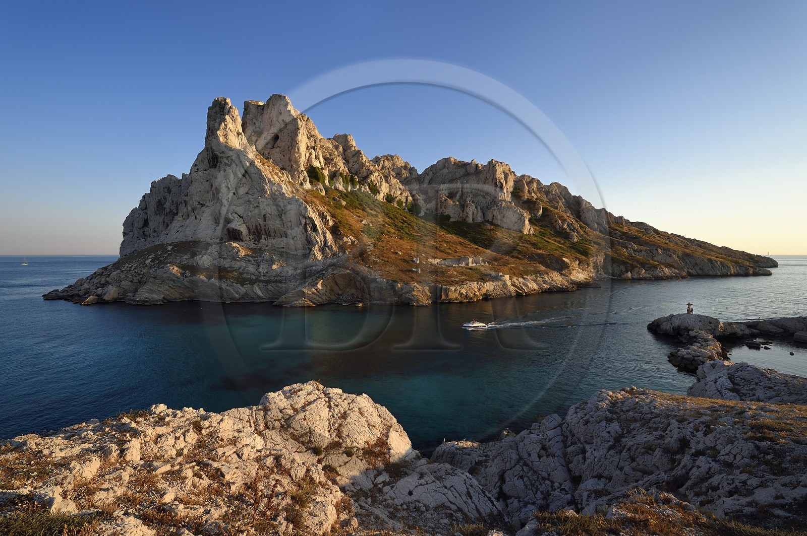 France, Bouches-du-Rhône (13), Marseille, Parc national des Calanques, Les Goudes, passages des Croisettes, les falaises de l'Ile Maire (demande d'autorisation nécessaire avant publication)