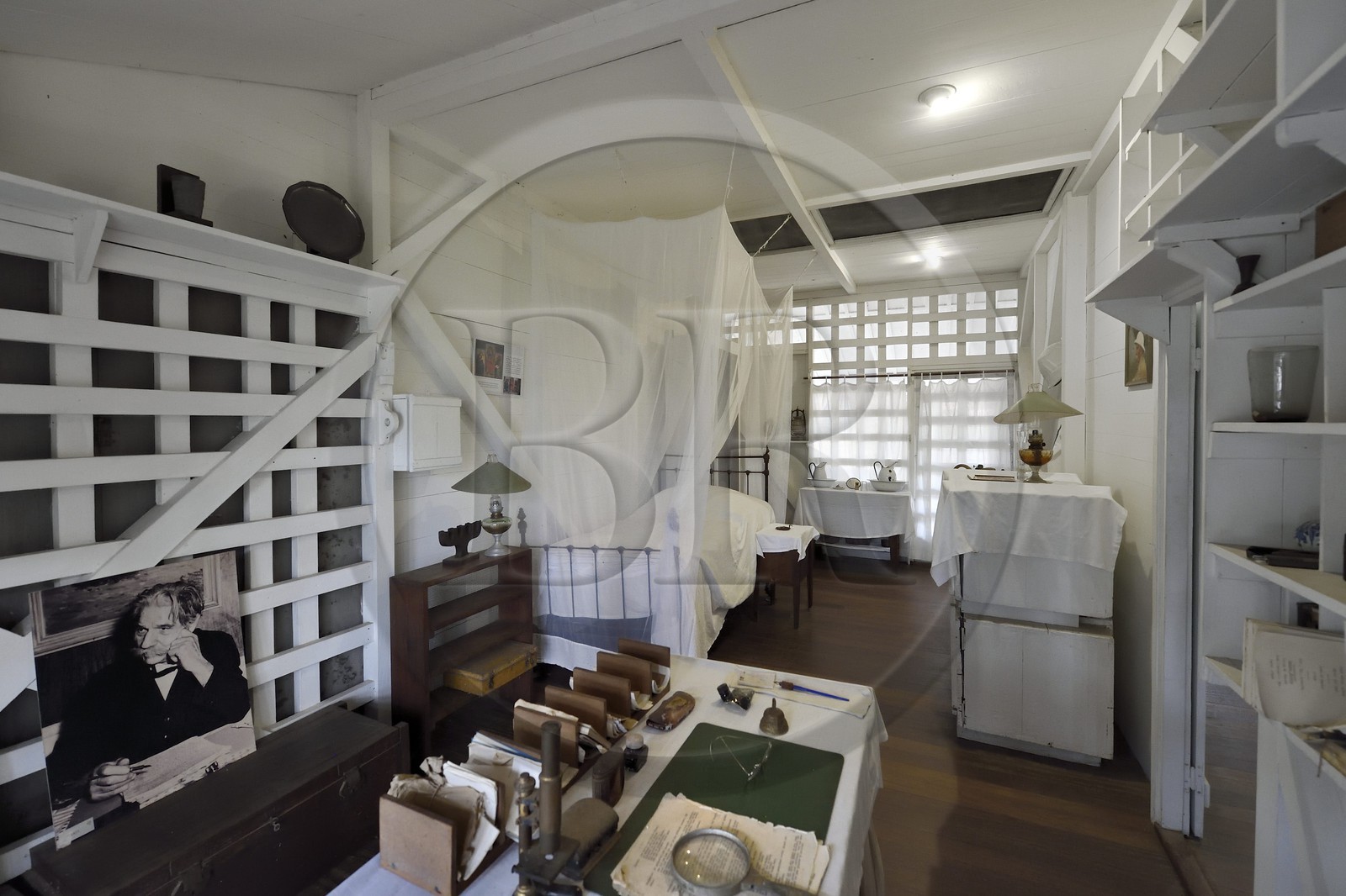Gabon, Province du Moyen-Ogooué, Lambaréné, l'ancien Hopital Albert Schweitzer devenu musée, le bureau privé d'Albert Schweitzer tel qu'il était le jour de son décès et sa chambre à coucher