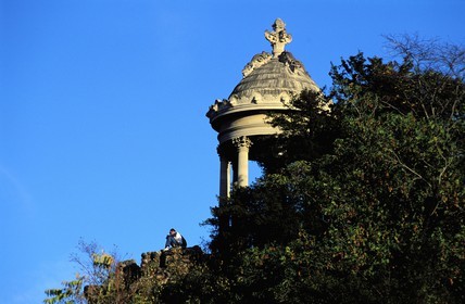 France, Paris (75), la rotonde (petite temple) du parc des Buttes Chaumont