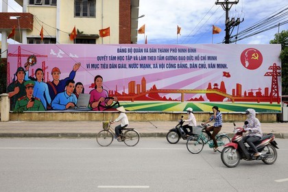 Vietnam, Ninh Binh, affiche de propagande du parti communiste
