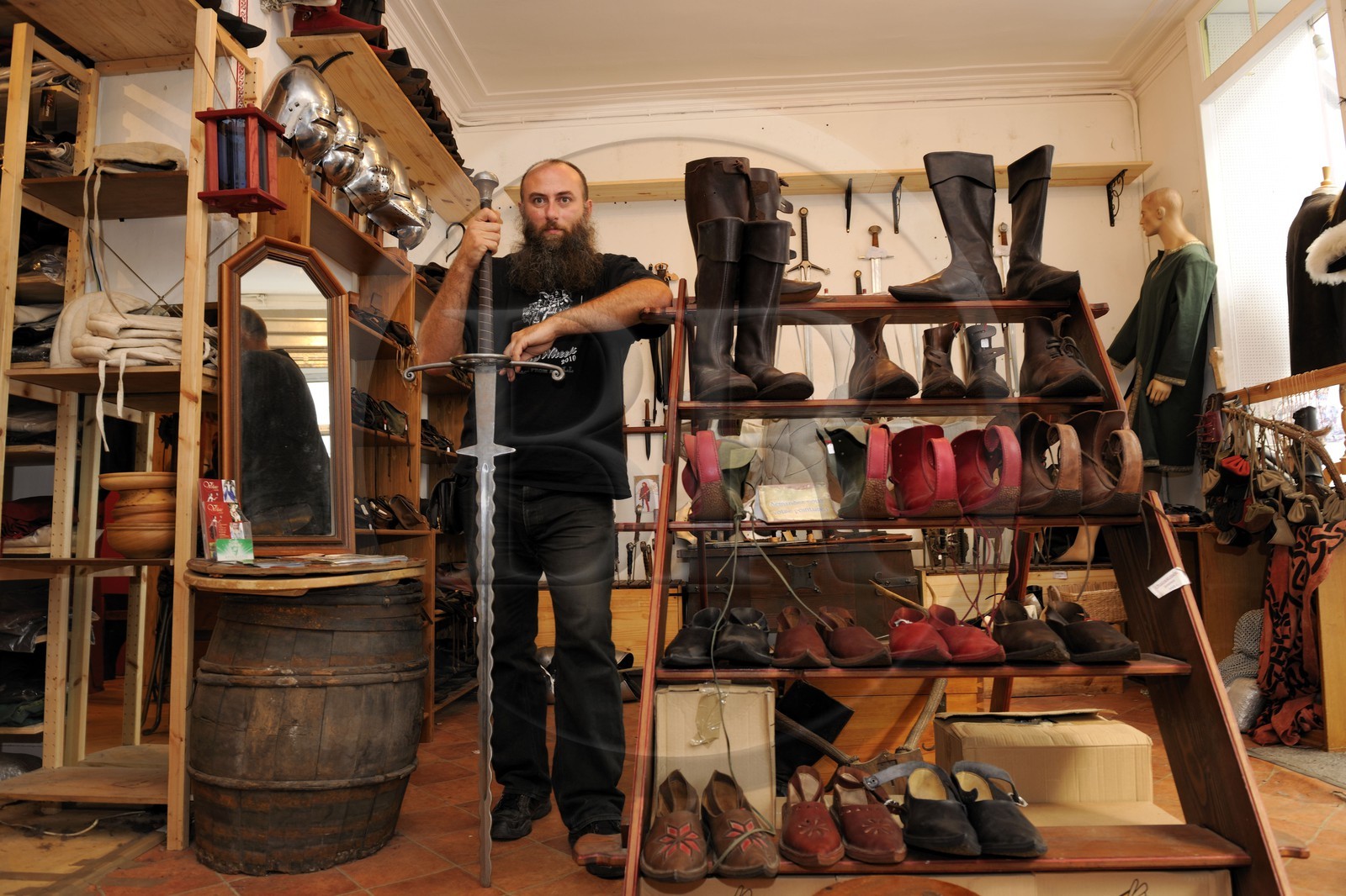 France, Paris (75), magasin d'accessoires médiévaliste Rêves d'Acier, Marc Muscadel