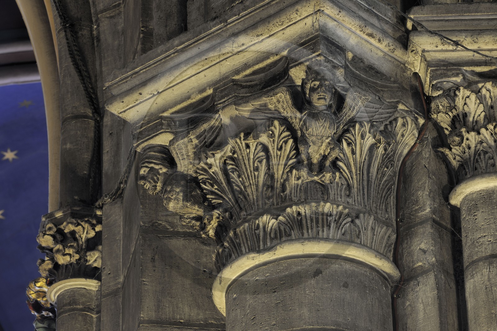 France, Paris (75), île de la Cité, la cathédrale Notre-Dame, le seul chapiteau historié alors que tous les autres présentent des motifs végétaux