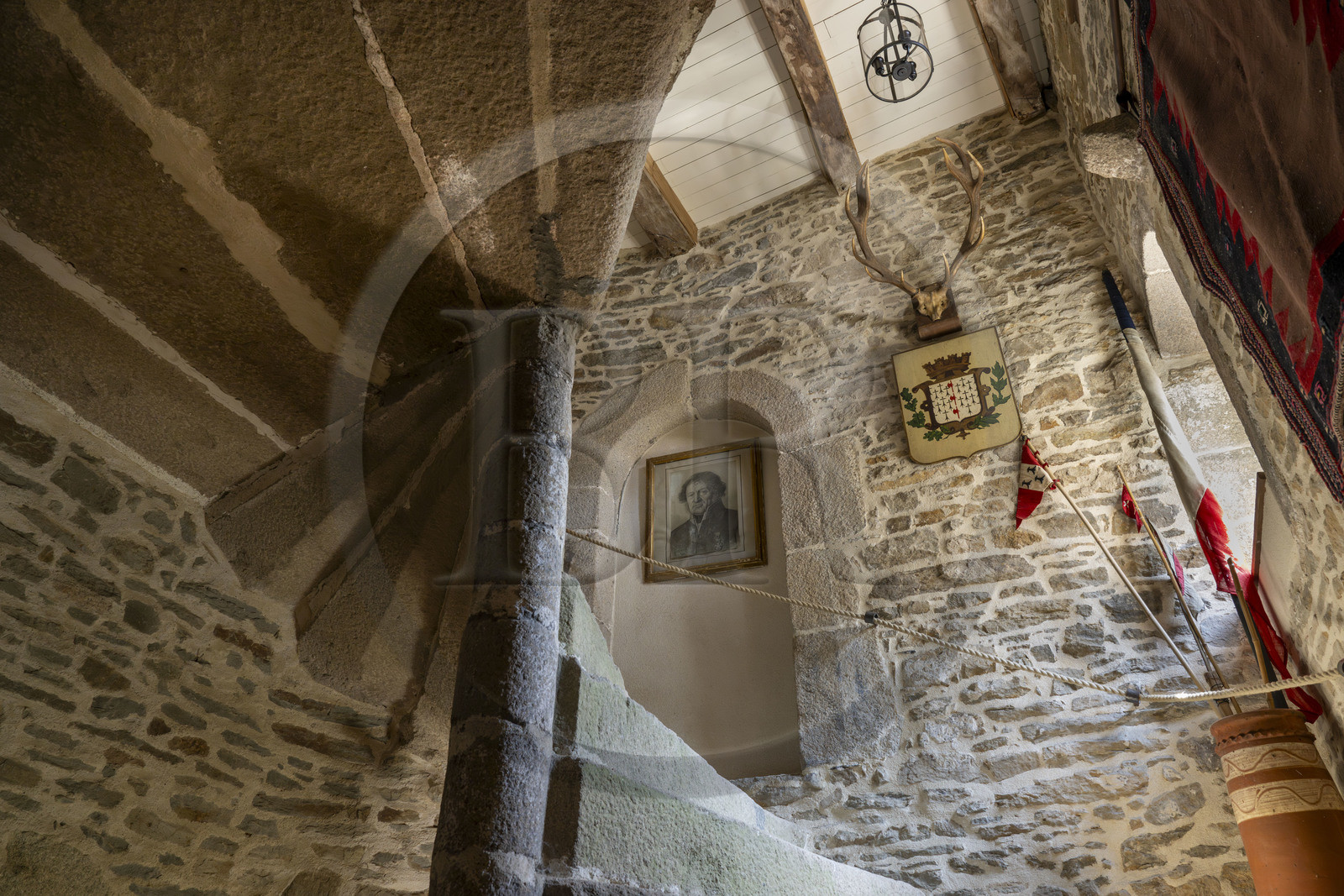 France, Finistère (29), Roscoff, maison d'armateur dite de la Porte Noire construite à la fin XVIème siècle par les frères James et appartenant aujourd'hui à Christian Kulig, tour renfermant un escalier en vis maçonné en pierre de taille de granite