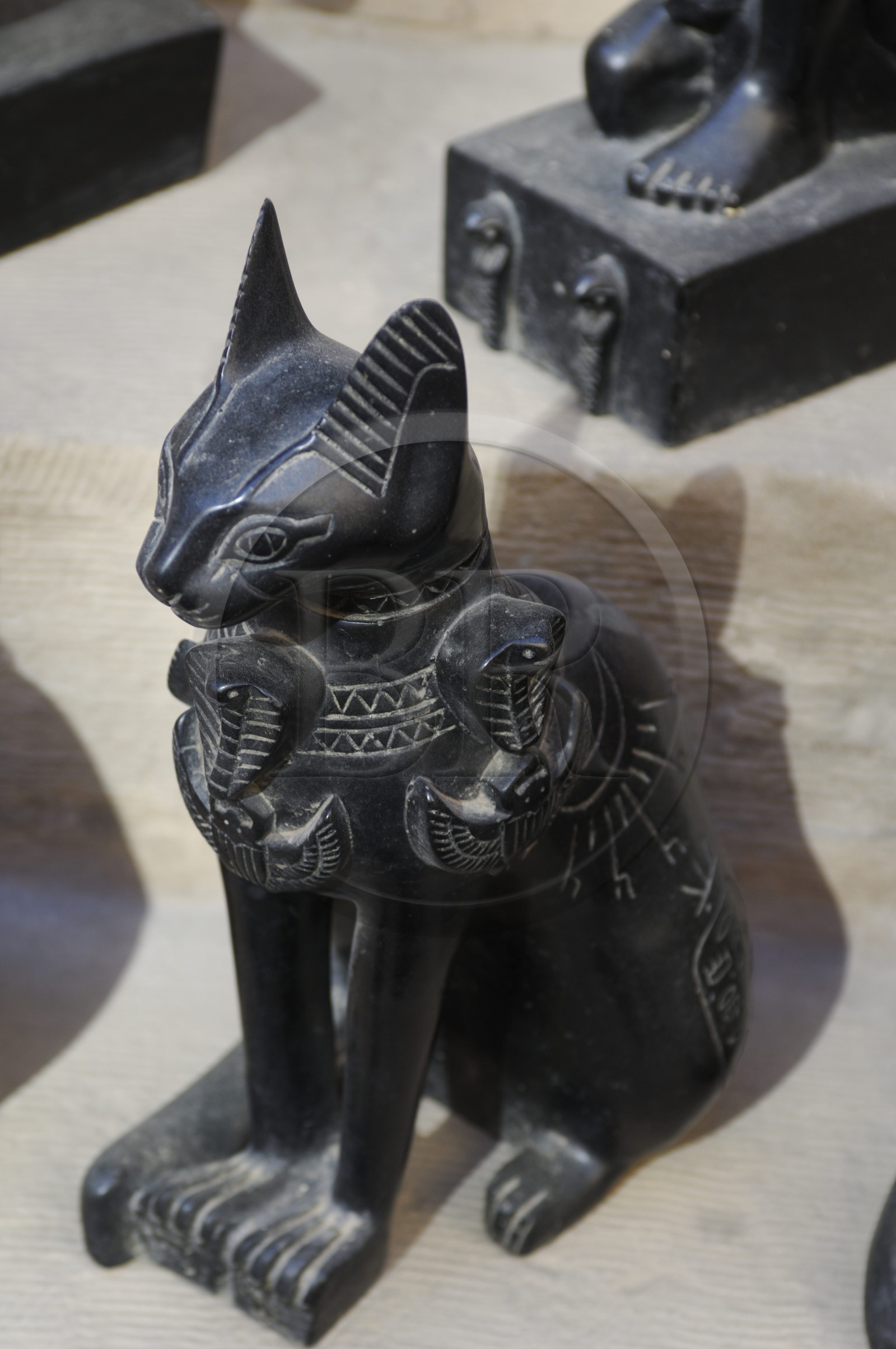 Egypte, Haute Egypte, vallée du Nil, Louxor, le souk, souvenirs pour touristes