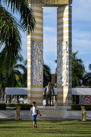 France, Guyane, Cayenne, place des Palmistes, monument érigé en 1957 en hommage à Félix Éboué, né à Cayenne, administrateur colonial, résistant de la première heure durant la Seconde Guerre mondiale, compagnon de la Libération et homme politique français